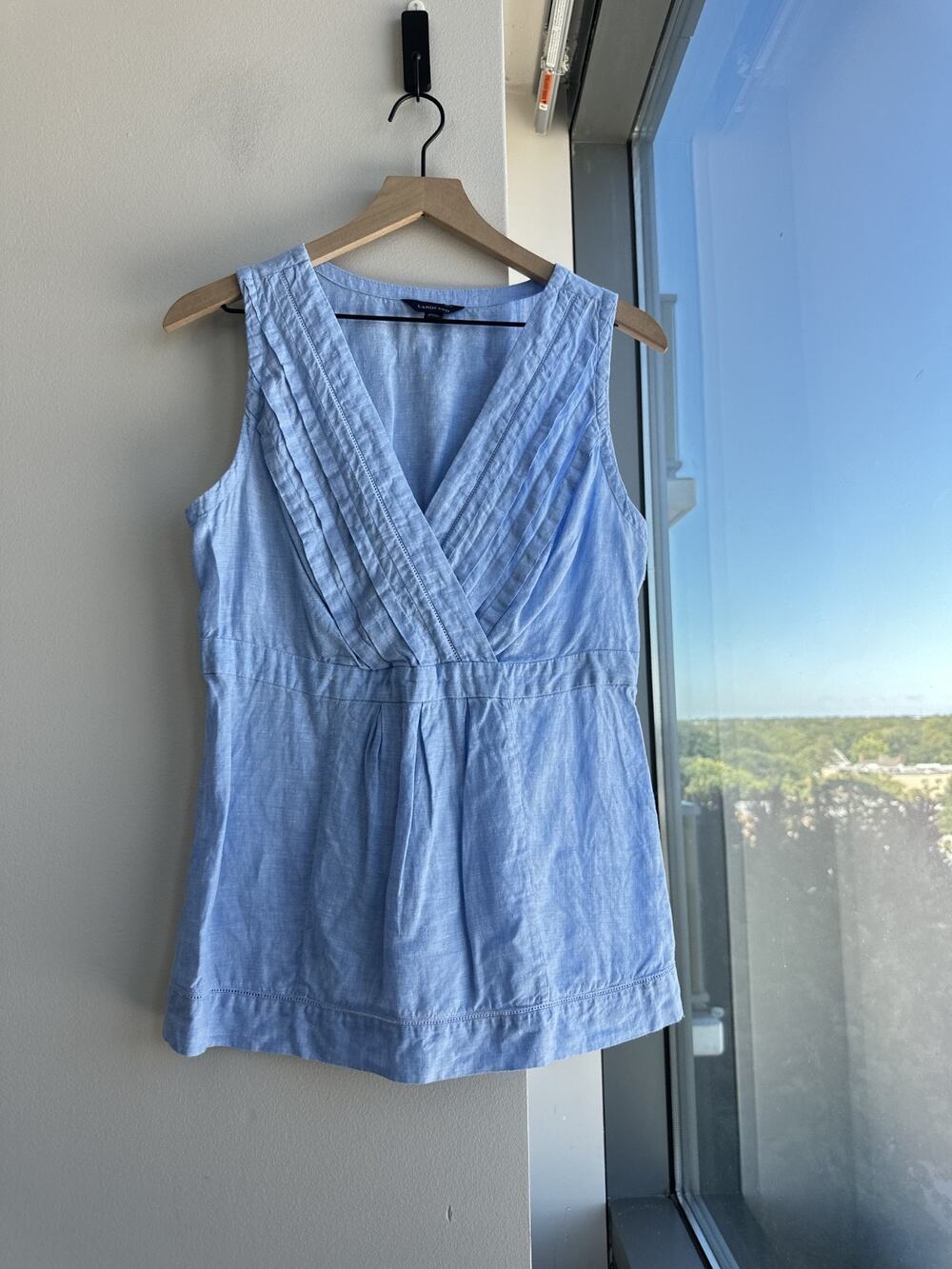 Land's End V-neck 100% Linen Blue Top Coastal Summer Sz 8